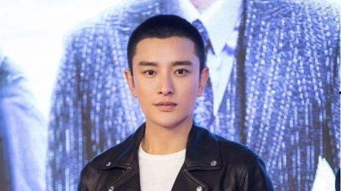 贾乃亮的现实生活照,真实生活与荧幕形象的对比